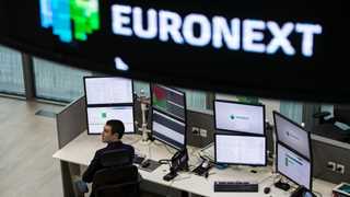 Europe flat in premarket amid earnings releases