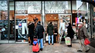 Euro area retail sales drop 0.3% in September