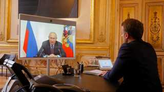 Macron expresses worries over Ukraine to Putin