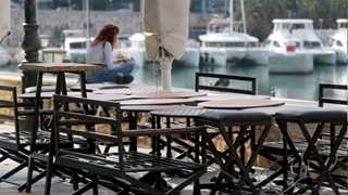 Greek cafes shut in COVID protest