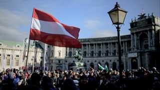 Mass protest in Vienna ahead of COVID lockdown