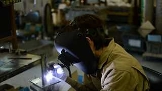 Japan’s private sector activity expands further in November