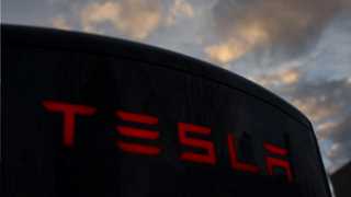 Tesla delays projects over lack of solar panels – report