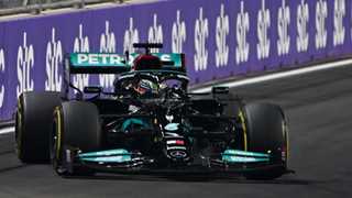 Lewis Hamilton takes out Saudi Arabian F1 GP