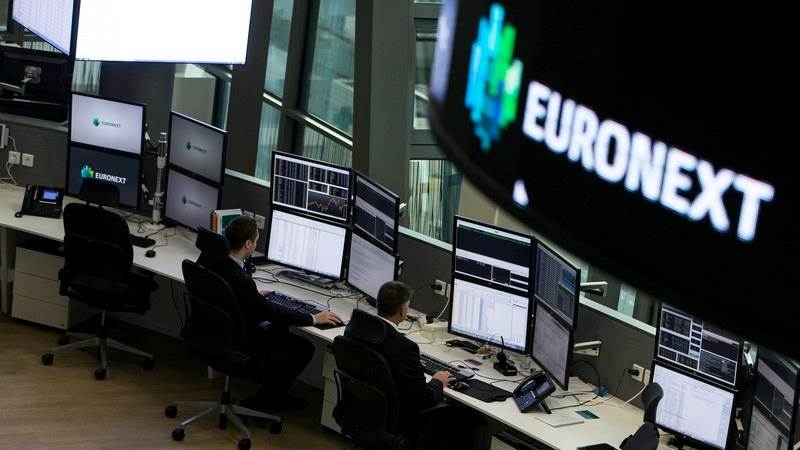 Europe closes mostly lower amid Omicron doubts