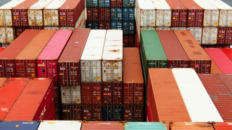 UK trade deficit expands to £5.2B in quarter to October