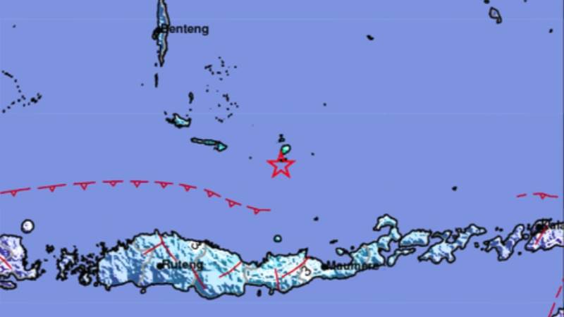 Tsunami warning issued in Indonesia after 7.5-magnitude quake