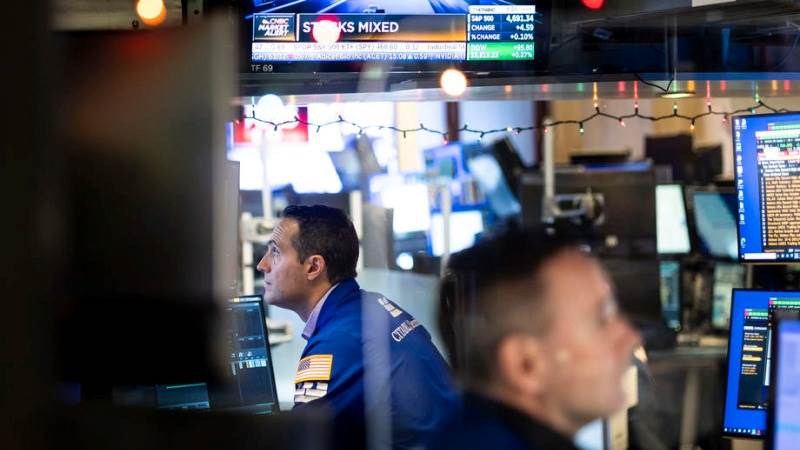 Dow tumbles 530 pts at close on tapering, virus worries