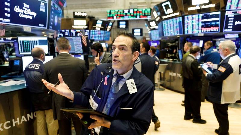 US shares drop, Dow loses over 450 points