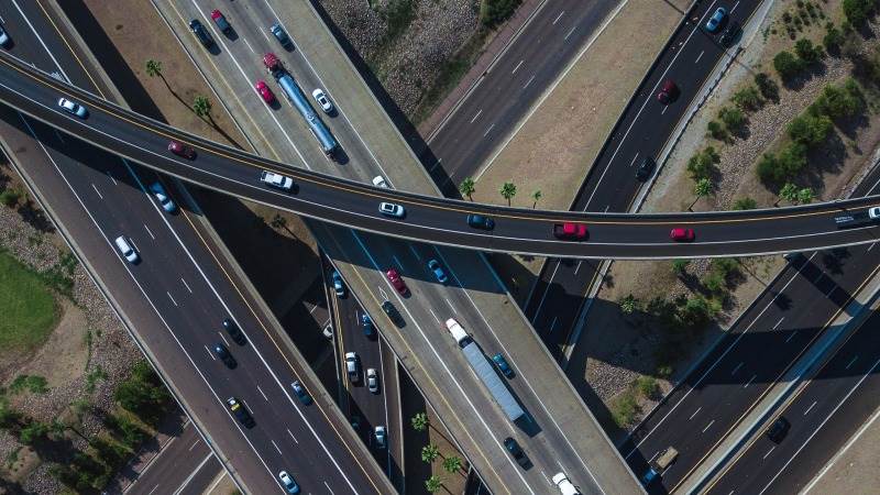 US to raise mileage standards for cars, trucks