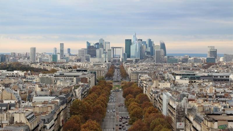 Europe lower premarket after French election