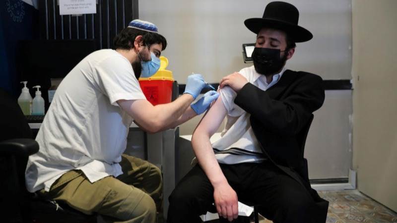 Israel to offer 4th vaccine dose to those over 60