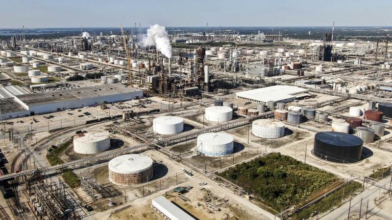 Four injured after blast at Exxon plant in Texas