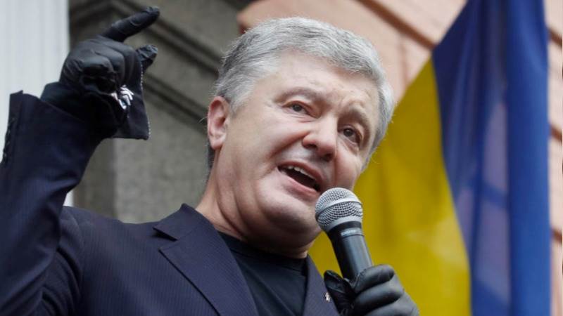 Ukrainian prosecutors seek arrest of ex-president Poroshenko