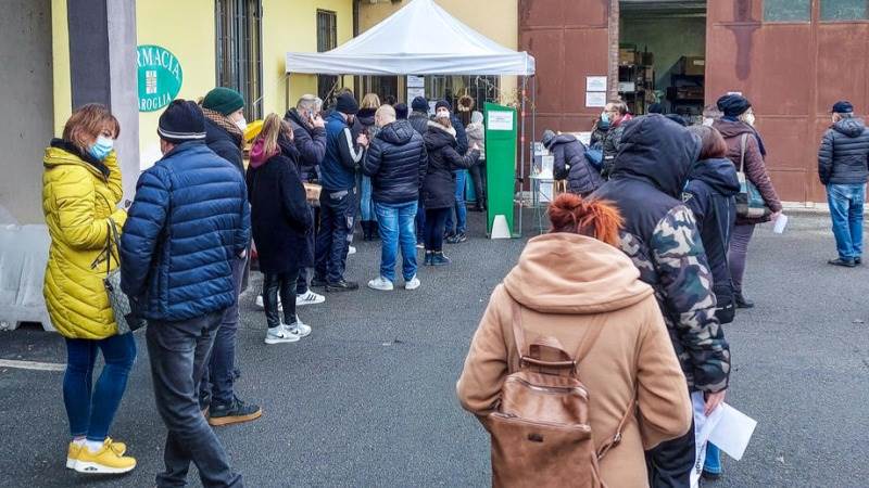 Italy sees record 54,762 new COVID-19 cases