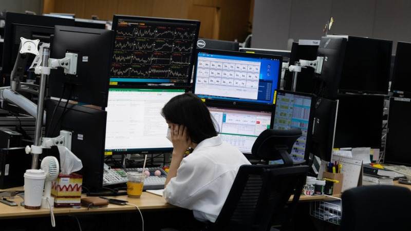 Asian stocks mixed with COVID outbreaks in focus