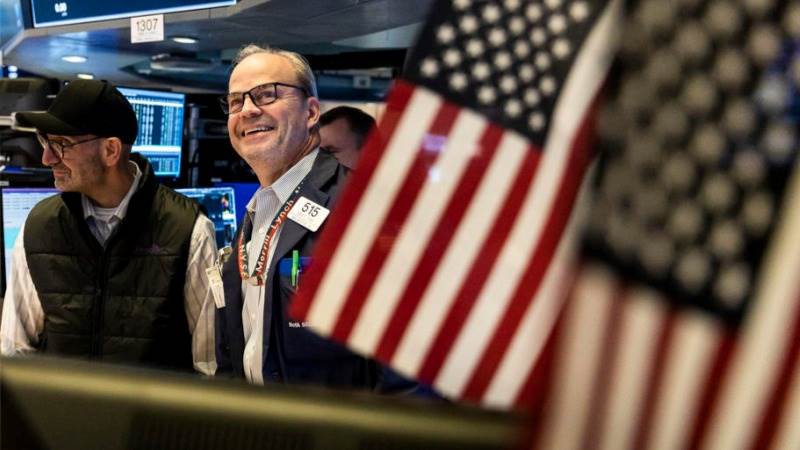 US markets close with gains, S&P 500 hits record