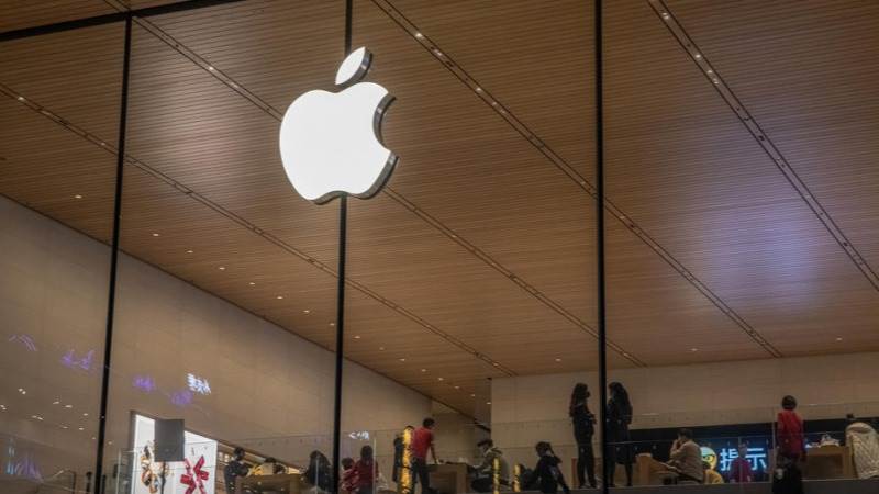 Apple closes NYC stores over COVID