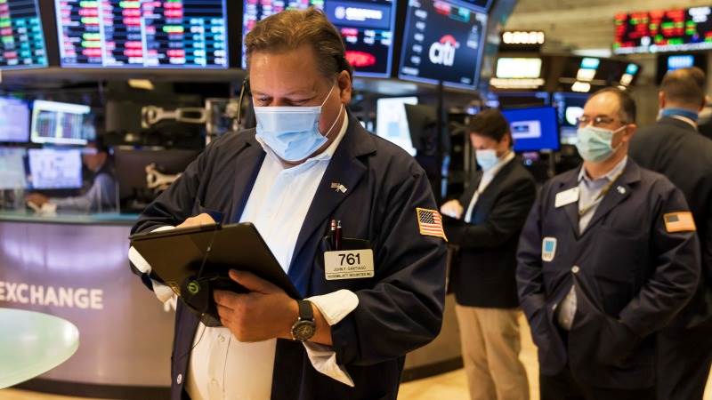 US opens with gains after CDC cut isolation time