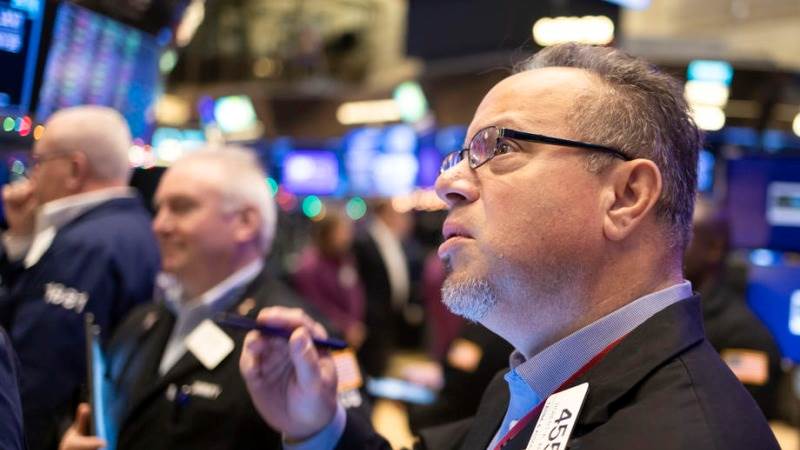 Dow jumps 300 pts, S&P 500 turns positive