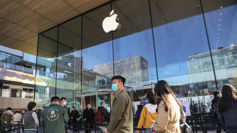 Apple leads Chinese phone sales in November