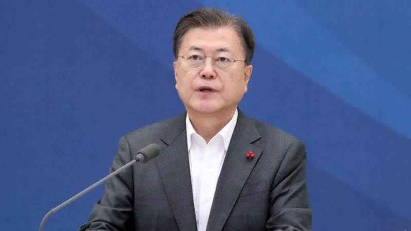 Moon urges tighter measures to fight Omicron