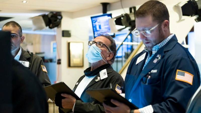 US opens mostly lower on earnings