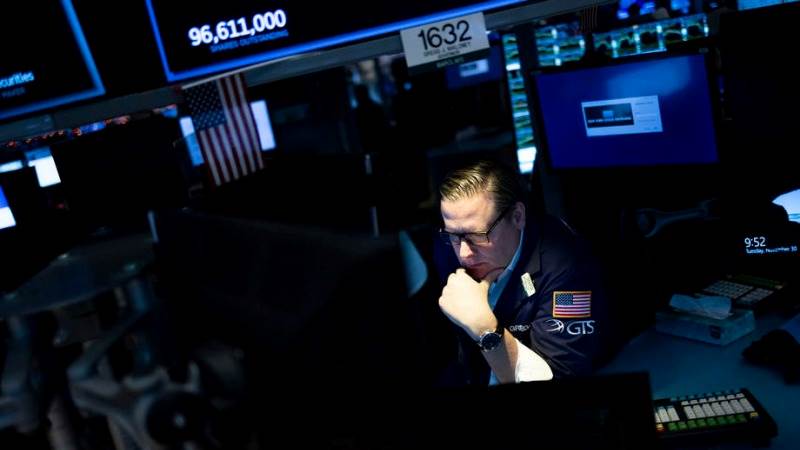 US closes mostly lower as inflation woes loom