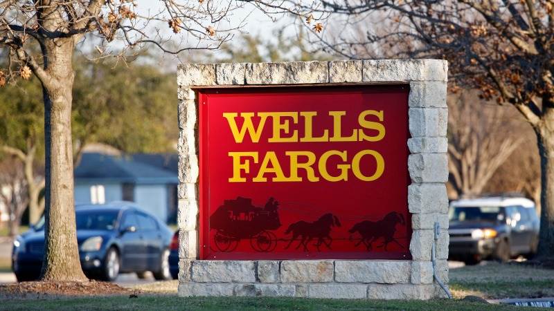 Wells Fargo’s Q1 revenue drops 5% to $17.6B