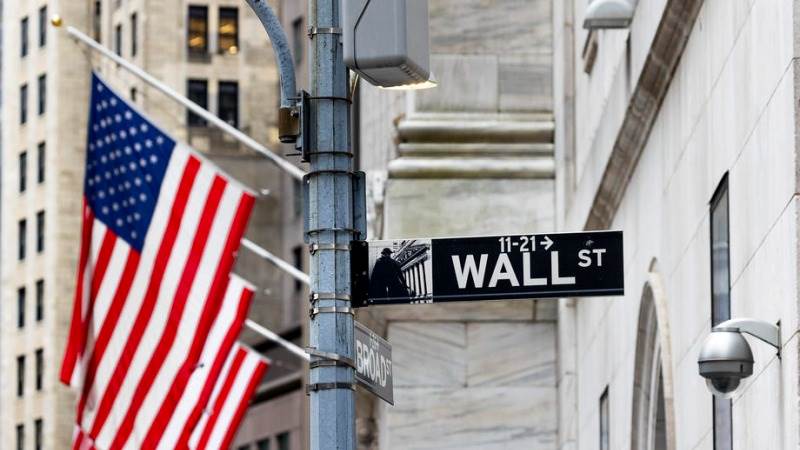 US lower premarket with bank earnings in spotlight