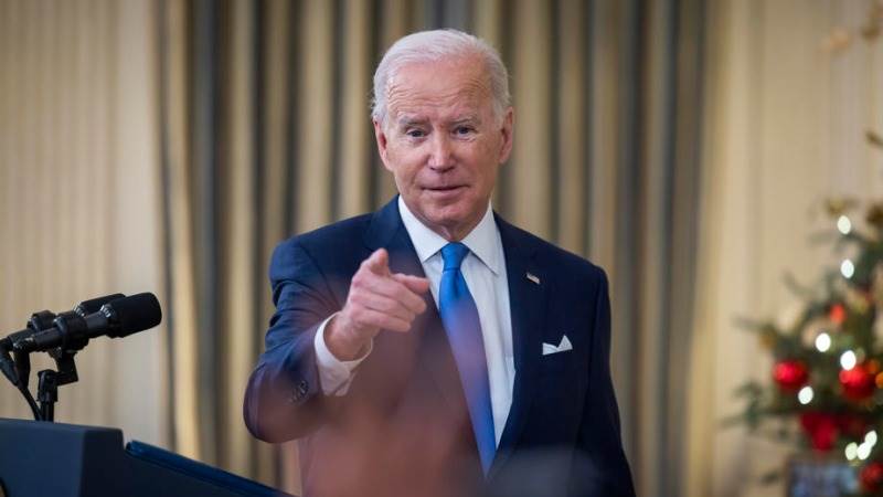 Biden considers summit with Putin