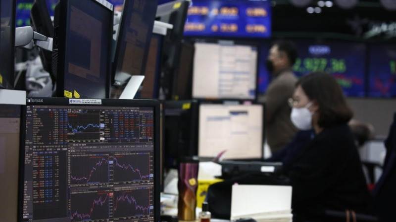 Asia trades lower on inflation, pandemic worries