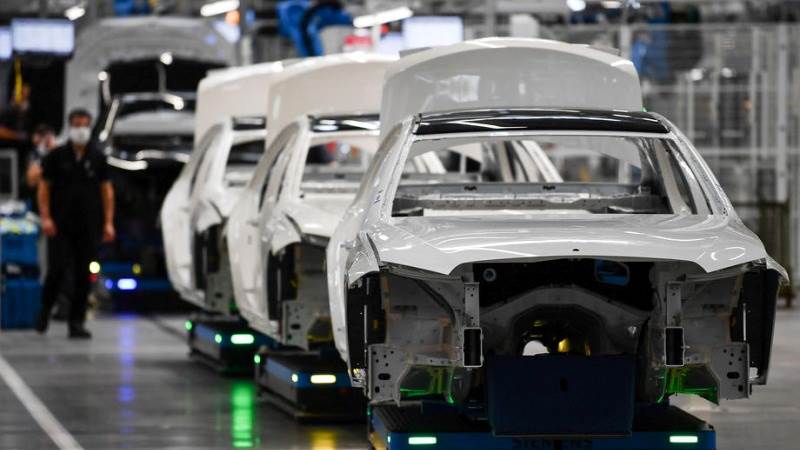 German private sector activity improves in January