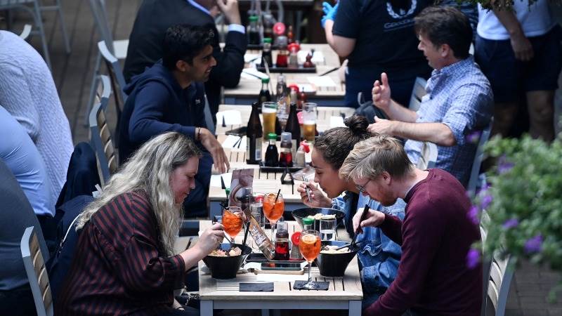 UK service sector records sharp growth in February