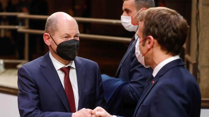 Macron, Scholz call for de-escalation in Ukraine