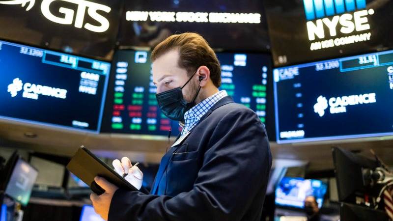 US closes mostly lower after Fed hints rate hike in March