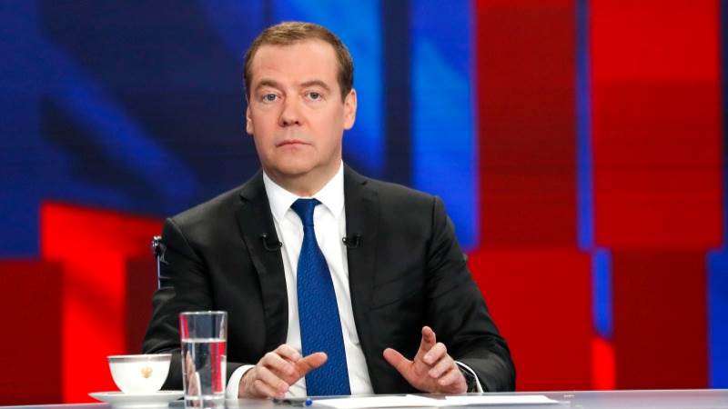 Medvedev dismisses economic sanctions  threat