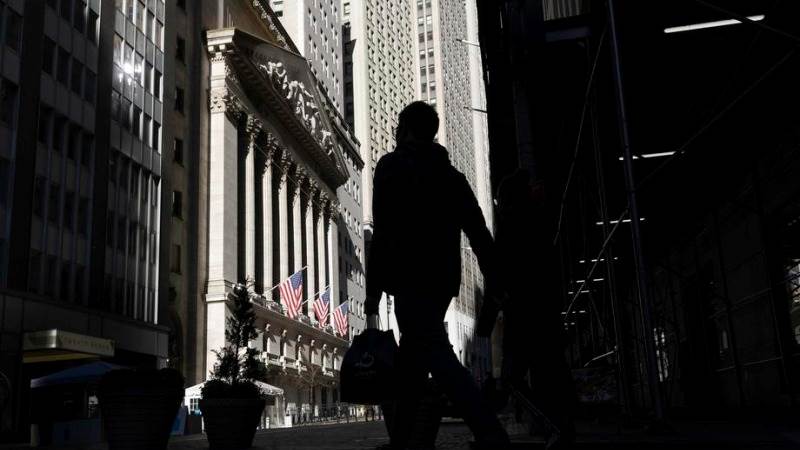 US markets end mostly lower ahead of earnings