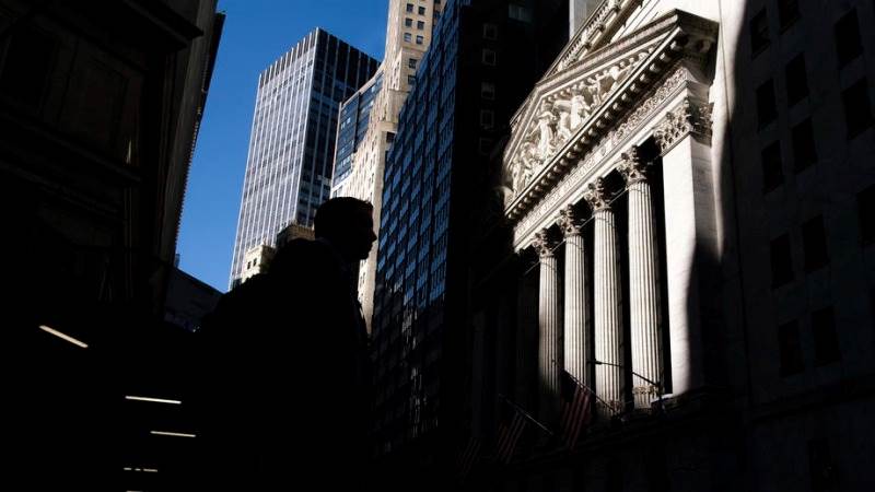 US higher premarket, Dow subdued with earnings in focus