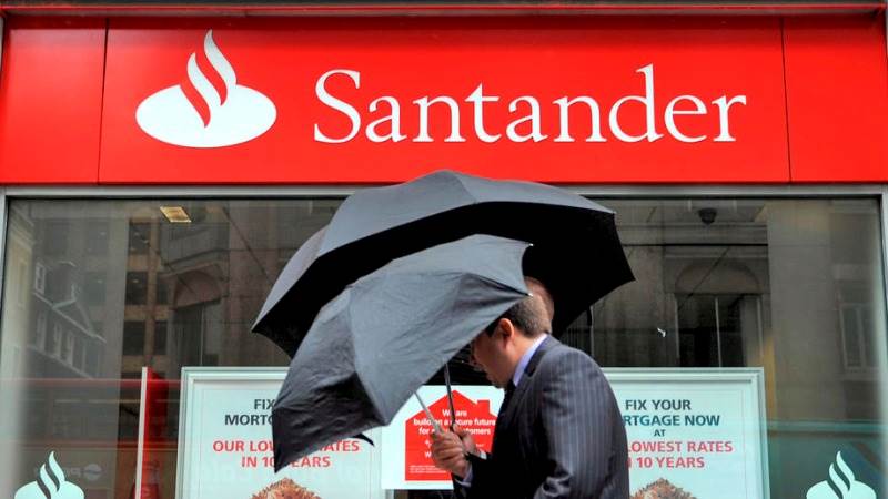 Santander’s Q4 total income up 7% to €11.8B