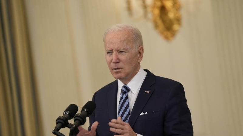 Biden signs order to mandate PLAs for federal projects