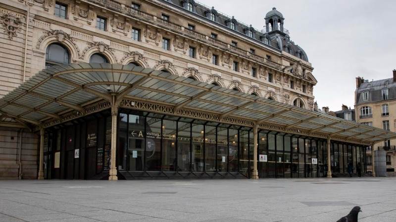 A large fire breaks out in downtown Paris – report