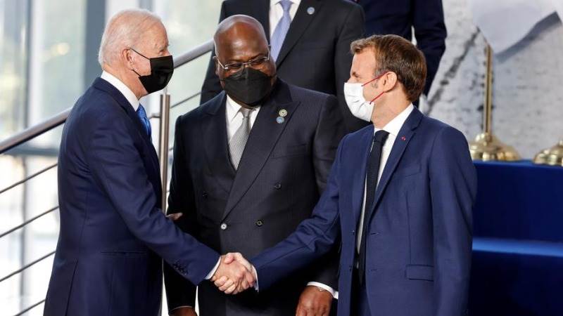 Biden Macron talk Ukriane tensions