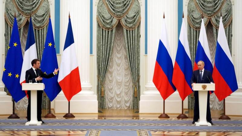 Macron  says he prevented escalation with Putin