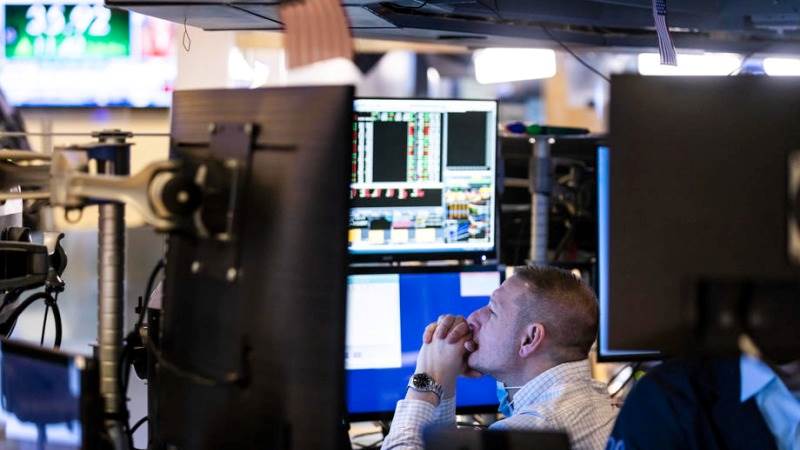 US markets turn to losses, Nasdaq down 1%