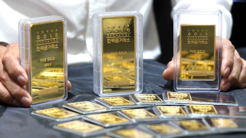 Gold tops $1,900 for first time since June 2021