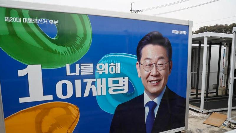 S. Korea’s Lee pledges to lift curbs if elected