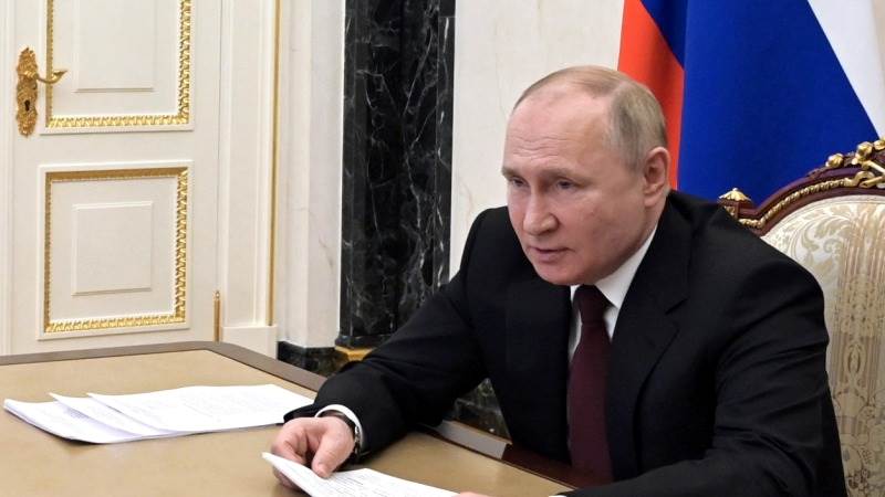 Putin: Russia considering recognizing LPR, DPR