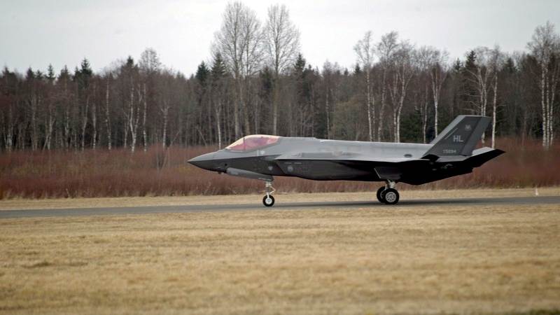 Report: US sends some jets, troops to Baltic region