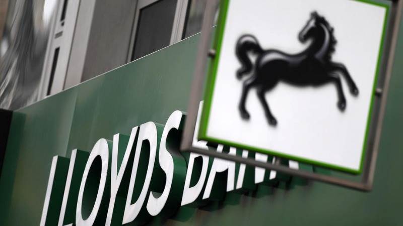 Lloyds’ net income up 14% to £4.1B in Q4